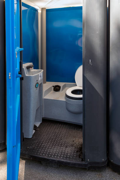 Best Portable toilet rental cost  in Osceola, WI
